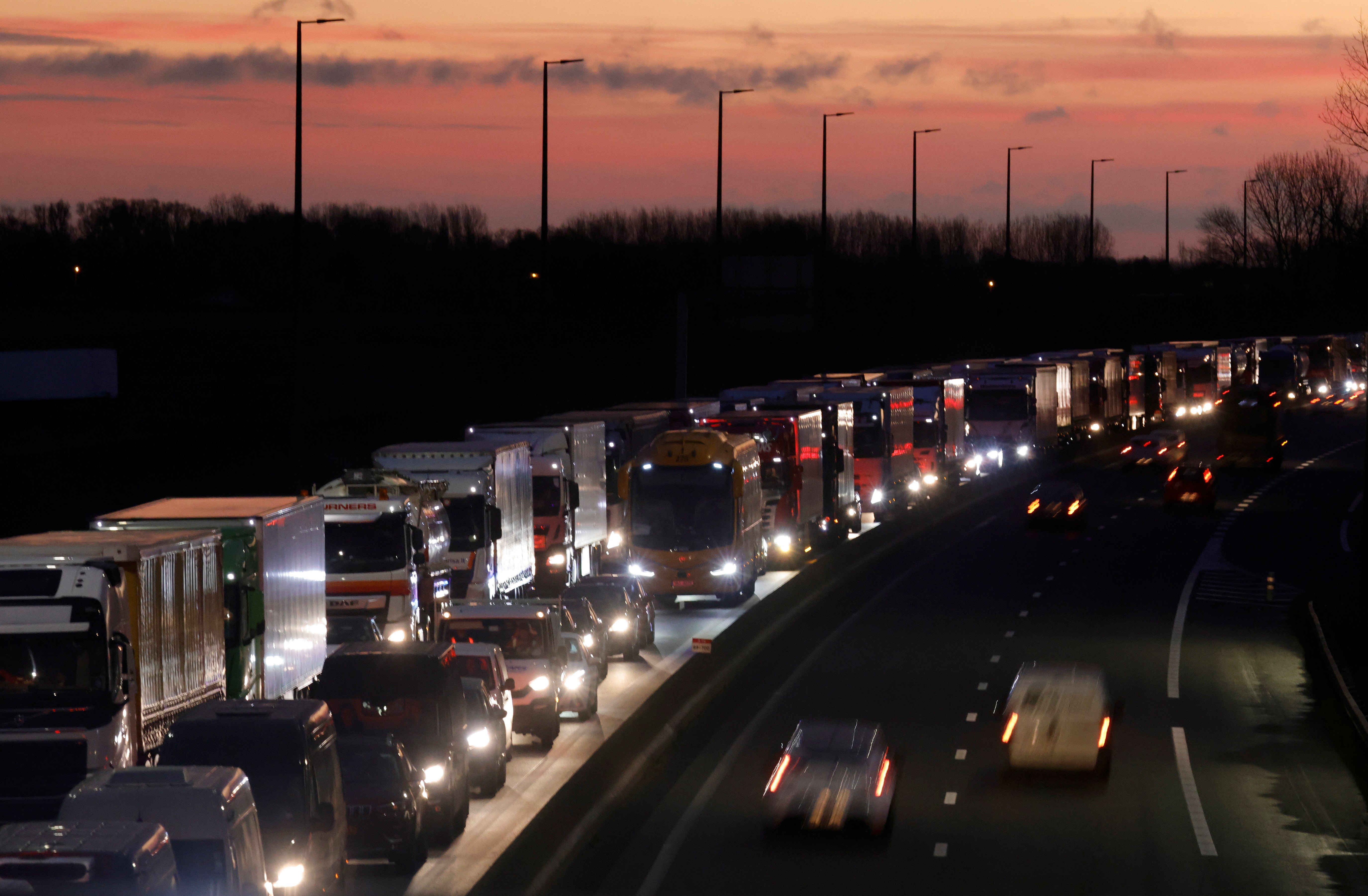 Lorry Que Miles of lorry queues in Kent again as businesses stockpile before ...