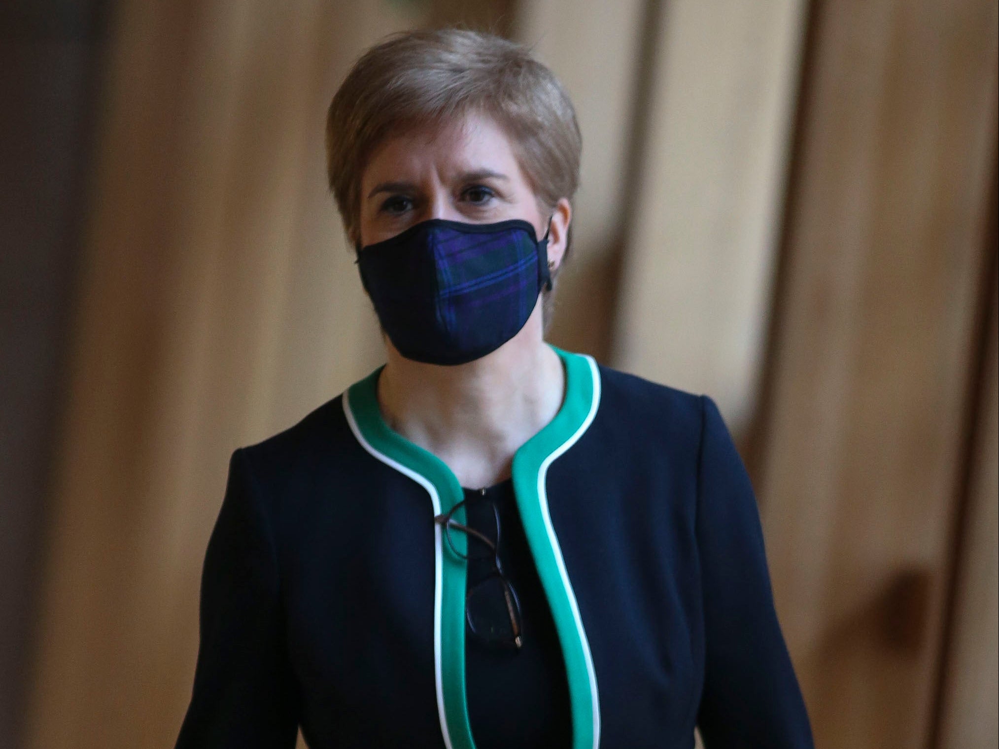 Nicola Sturgeon bans travel into Scotland