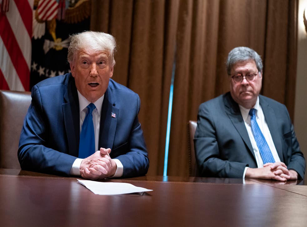 <p>El secretario de justicia William Barr y el presidente Donald Trump en la Casa Blanca en Washington el 23 de septiembre del 2020.&nbsp;</p>