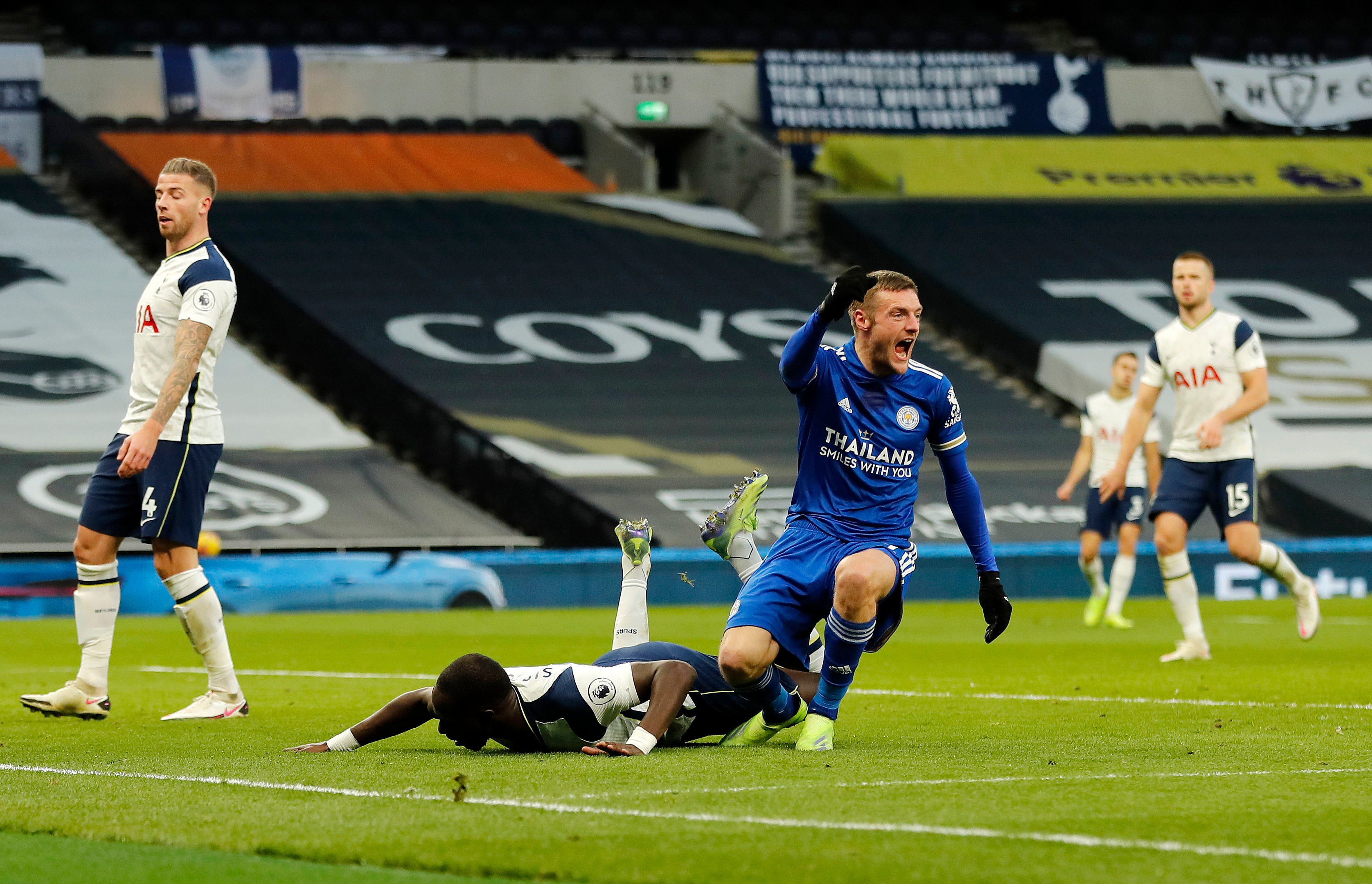 Jamie Vardy celebrates Leicester’s second goal
