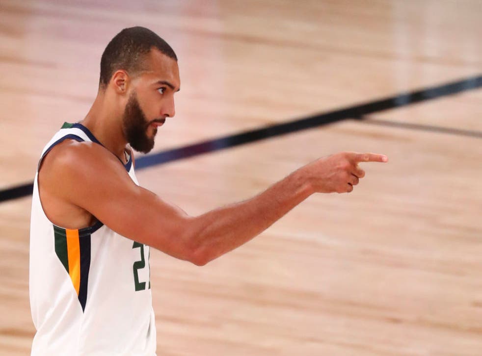La decisión fue anunciada dos días después que la junta de gobierno de la NBA confirmó a Ryan Smith como nuevo dueño del equipo.