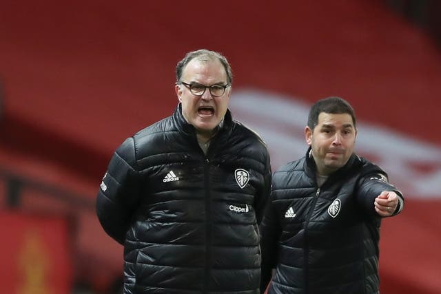 Marcelo Bielsa no abandonará su filosofía en el Leeds pese a enviar seis goles al Manchester United