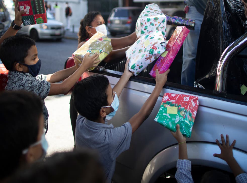 <p>La donación de juguetes, alimentos y ropa durante las fiestas navideñas son tradicionales en Venezuela</p>