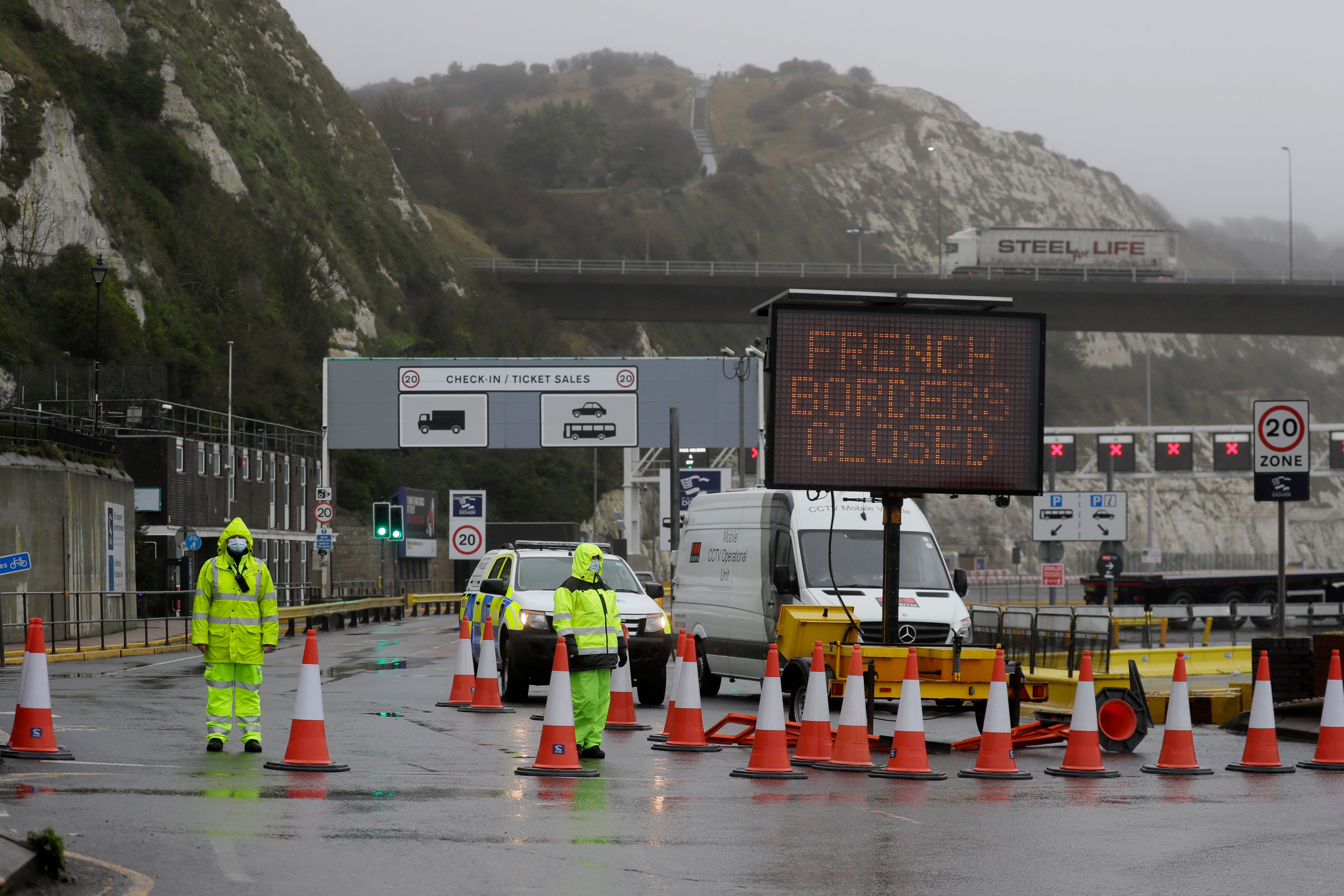UK travel news &ndash; live: Talks to reopen French border continue as airlines bring in new testing rules