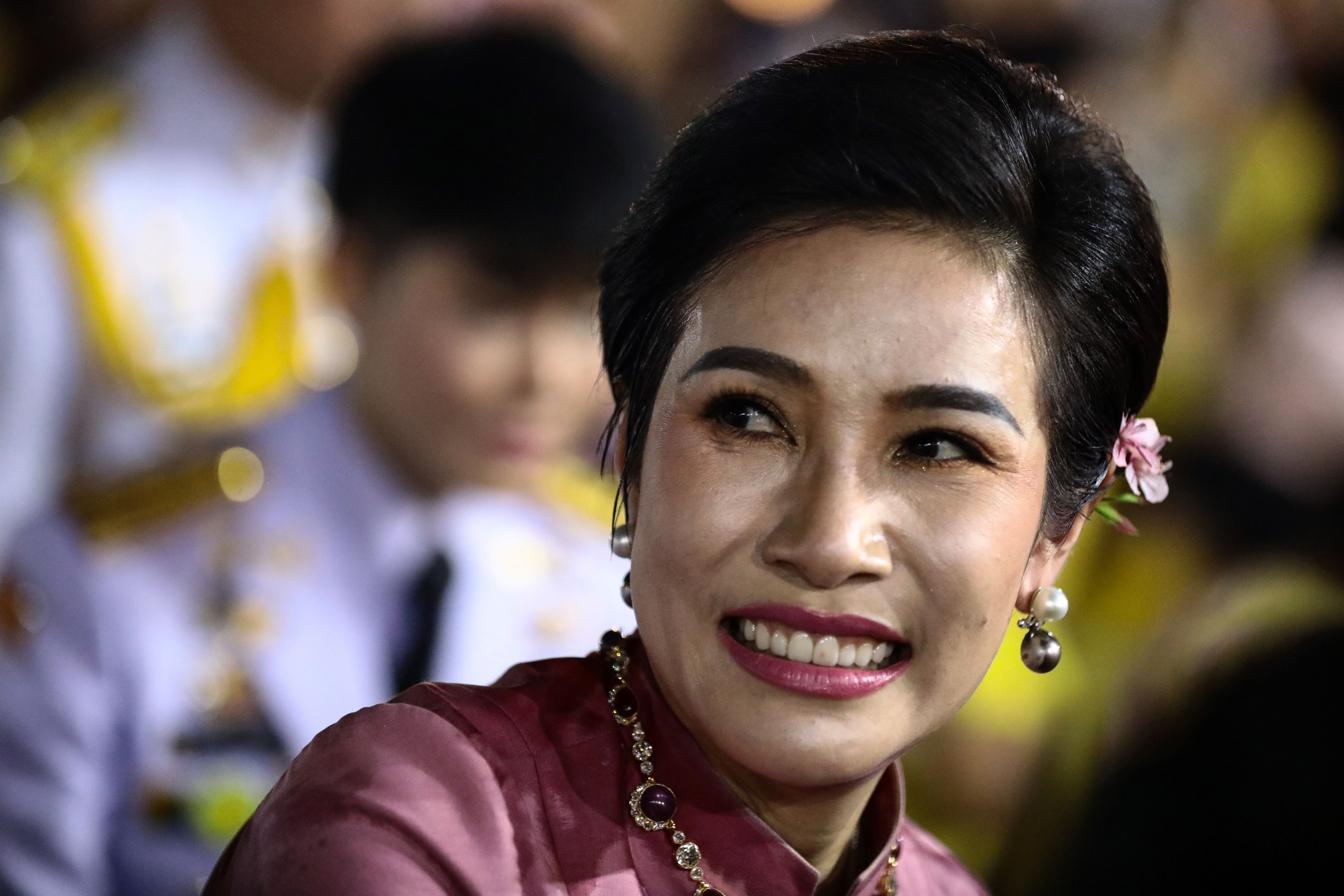 Sexually explicit photos of Thai kings mistress leaked The Independent