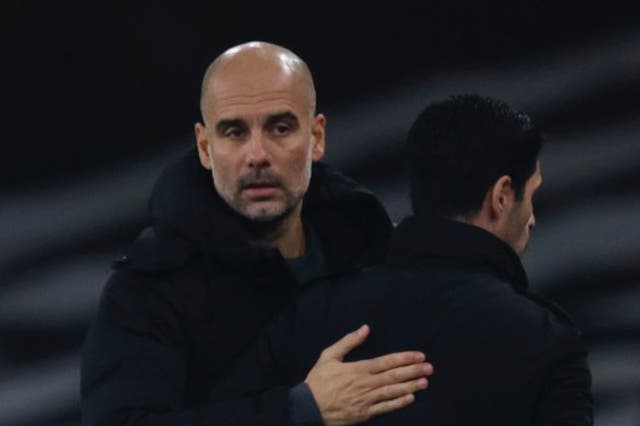 Pep Guardiola, técnico del Manchester City y Mikel Arteta, técnico del Arsenal