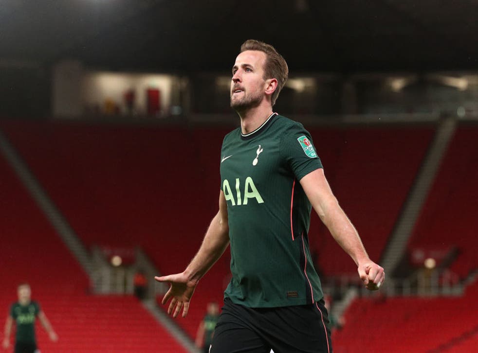 <p>Kane celebra el tercer tanto de los Spurs. </p>