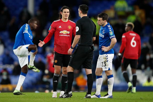 Edinson Cavani escaped a red card after grappling with Yerry Mina during Manchester United’s win over Everton