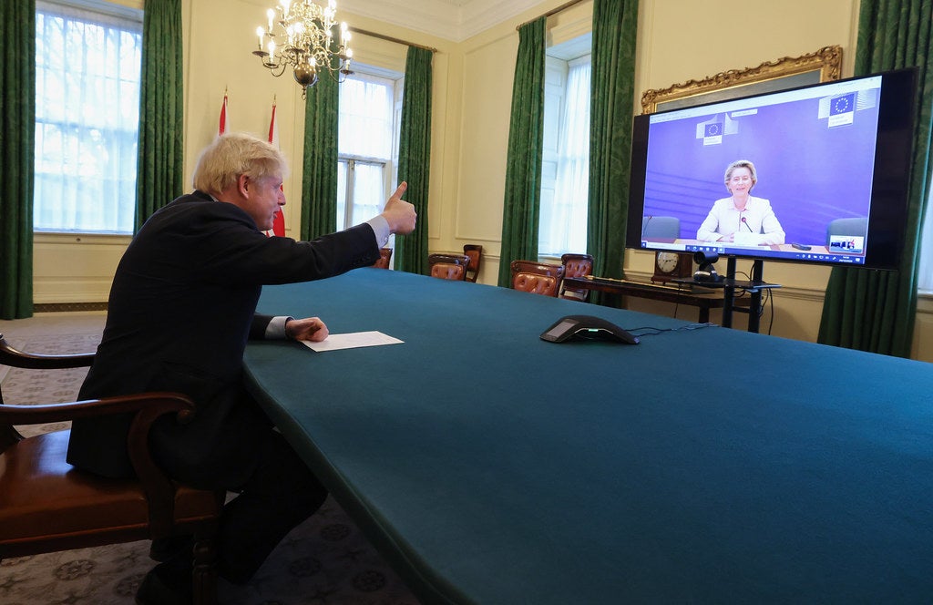 Boris Johnson hails the agreement with Ursula von der Leyen, the European Commission president