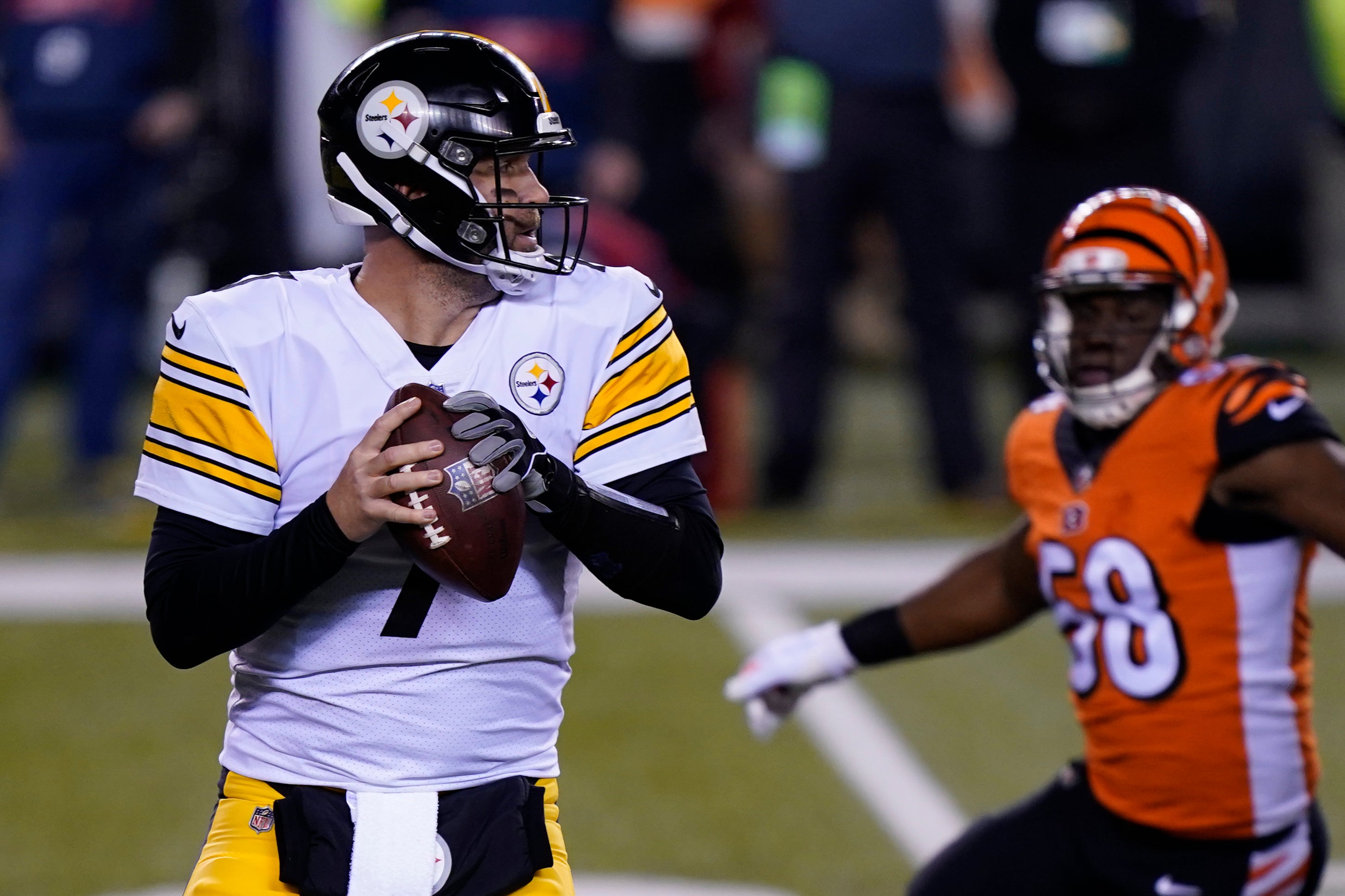 <p>Luego de iniciar la campaña con 11 victorias consecutivas, los Steelers (11-3) atraviesan una racha de tres derrotas al hilo.&nbsp;</p>