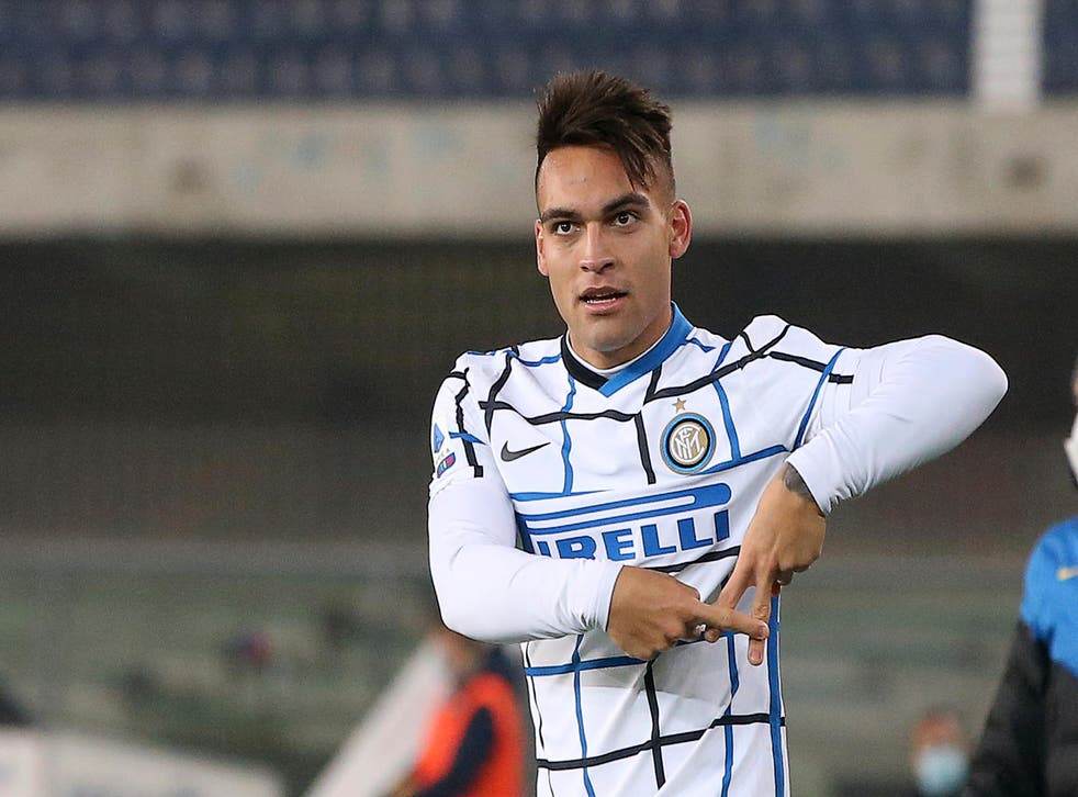 <p>El argentino Lautaro Martínez festeja luego de anotar el primer tanto frente al Hellas Verona, el miércoles 23 de diciembre de 2020.</p>
