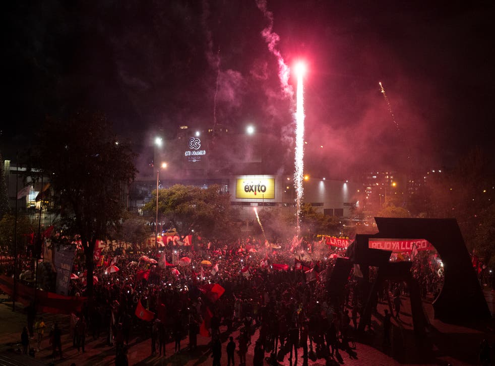 <p>Aficionados del América de Cali festejan luego que el equipo conquistó el título del torneo Apertura.</p>