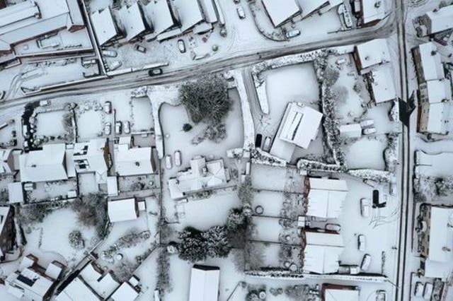 <p>Snow covered houses in the village of Oulton in Staffordshire.</p>