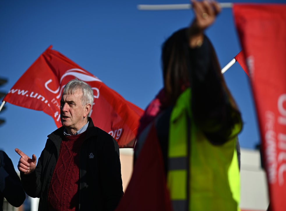 <p>Ex-shadow chancellor John McDonnell has signed the statement</p>