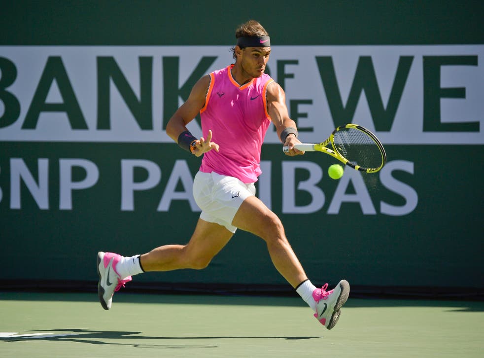 <p>Rafael Nadal devuelve la pelota en un partido contra Karen Khacjanov, de Rusia, en el torneo de Indian Wells, California, el 15 de marzo del 2019. </p>