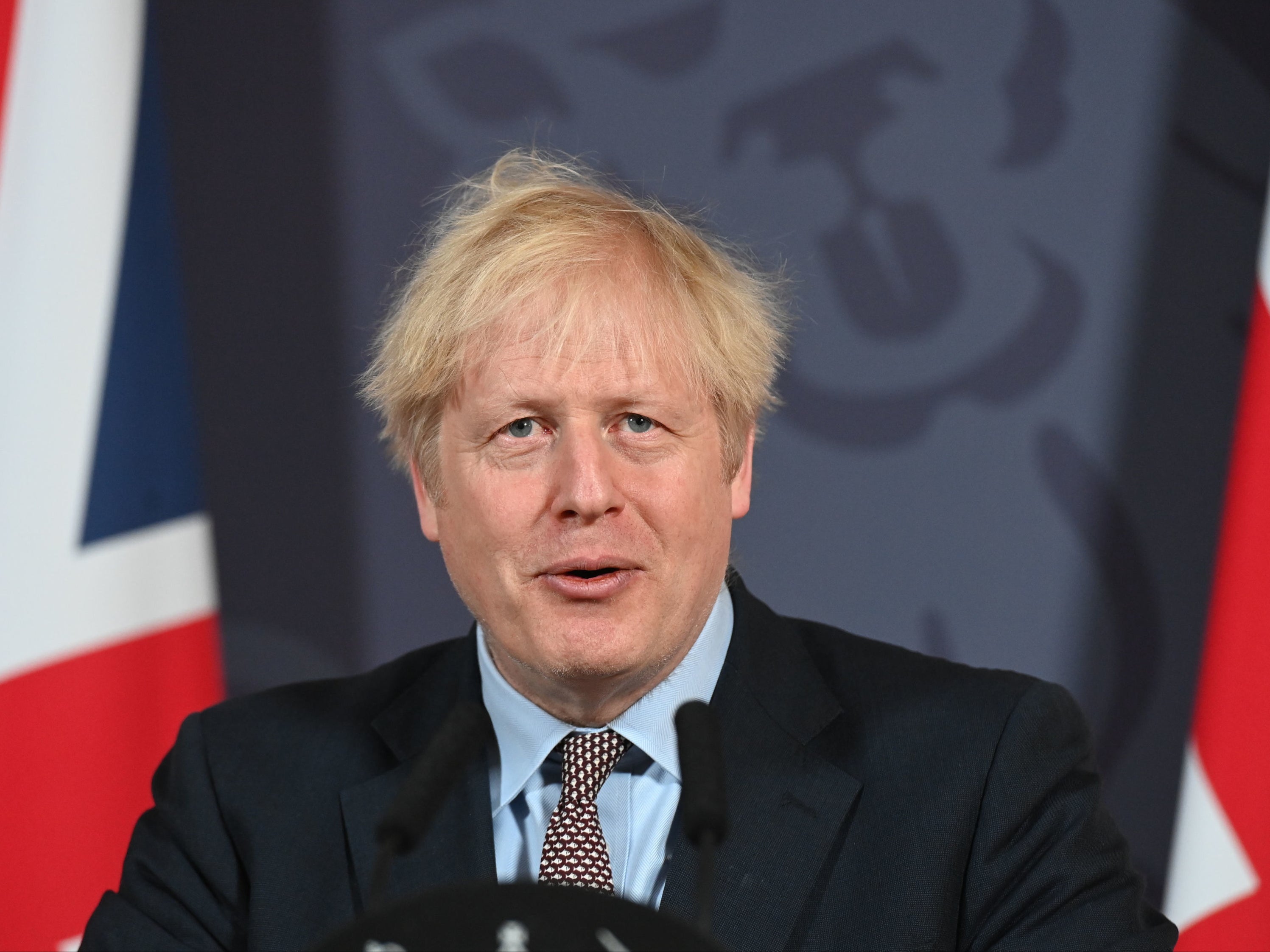 Top EU officials sign Brexit trade deal