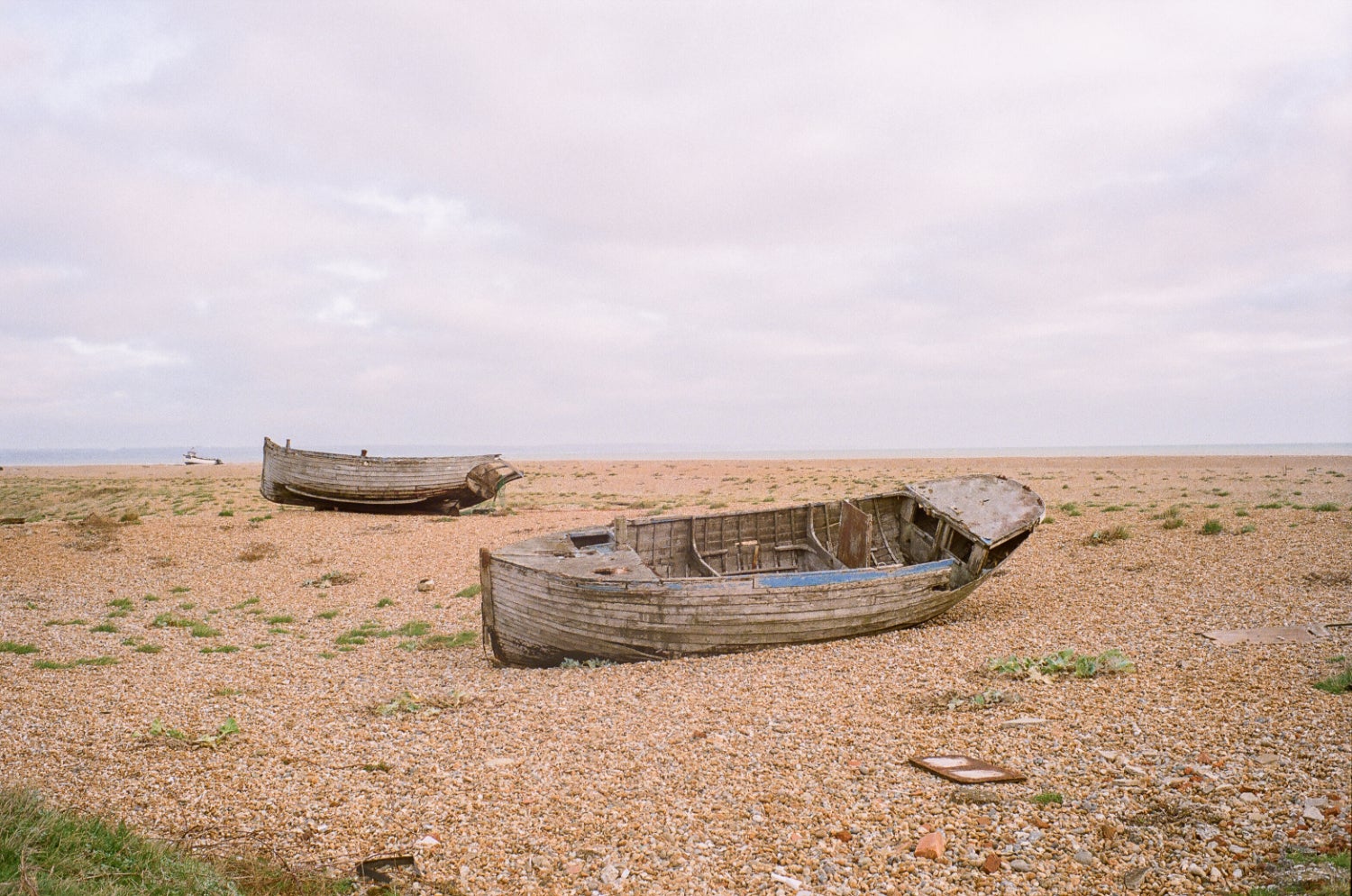 Boats in the flat landscape of Dungeness