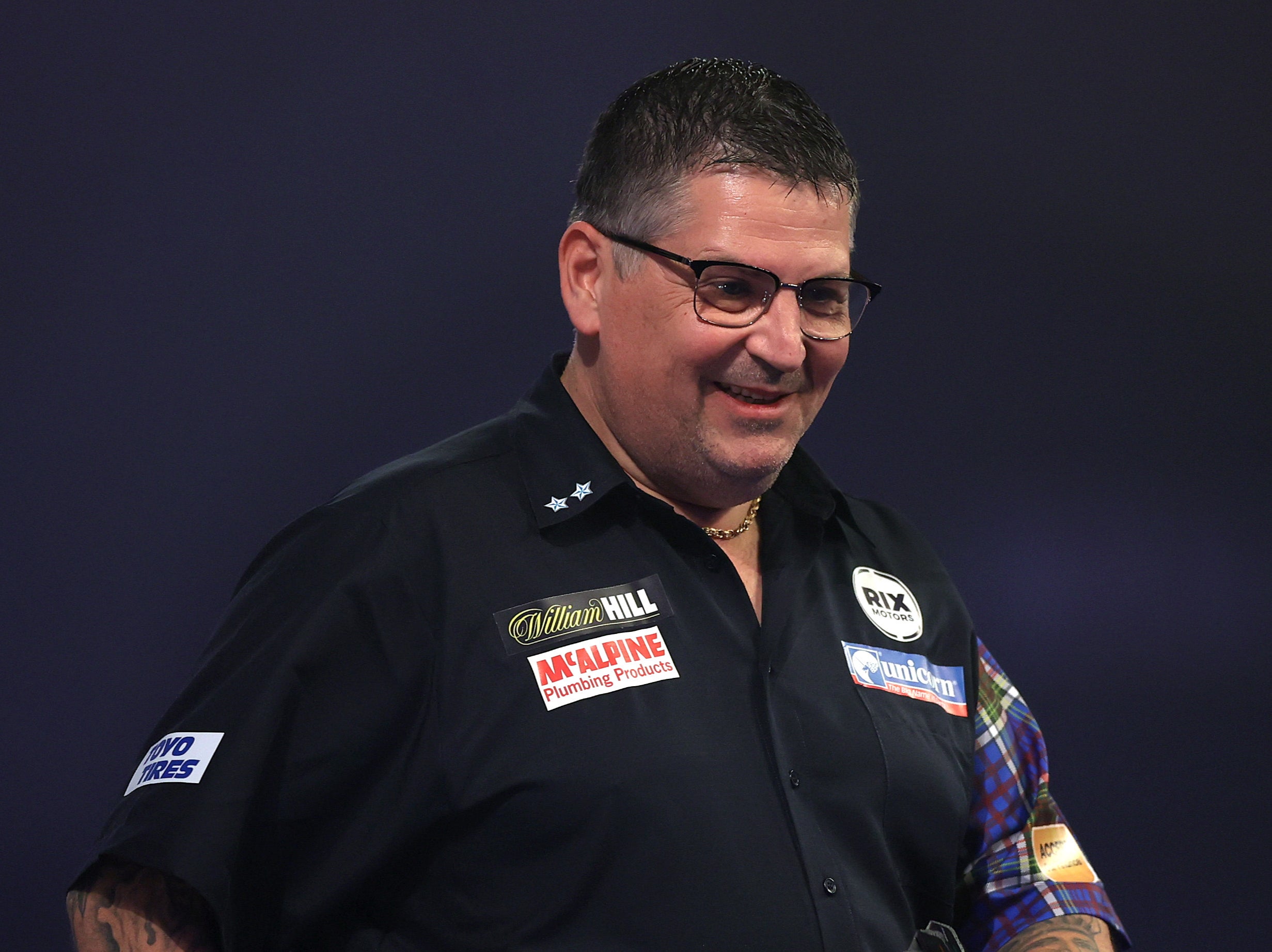 Two-time world champion Gary Anderson is into the quarter-finals