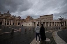 Pope pushes through nerve pain to give New Year's blessing