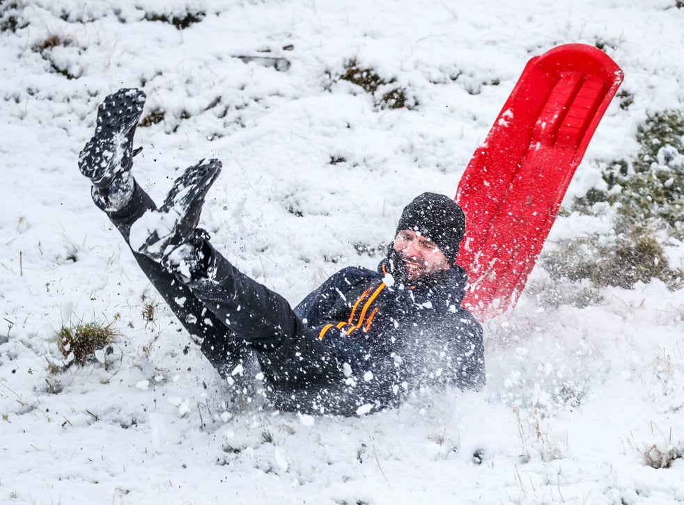 <p>A man falls off a sledge near Winnats Pass in Derbyshire.</p>