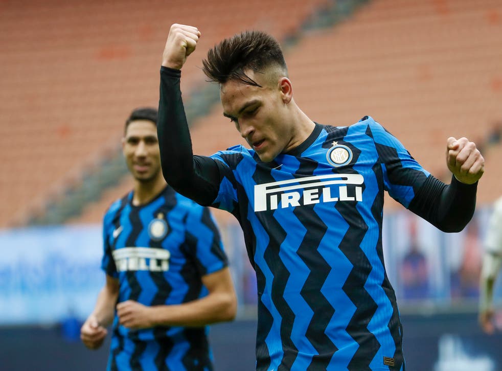 <p>El delantero argentino festeja tras anotar el quinto gol del Inter en duelo de la Serie A ante Crotone.</p>
