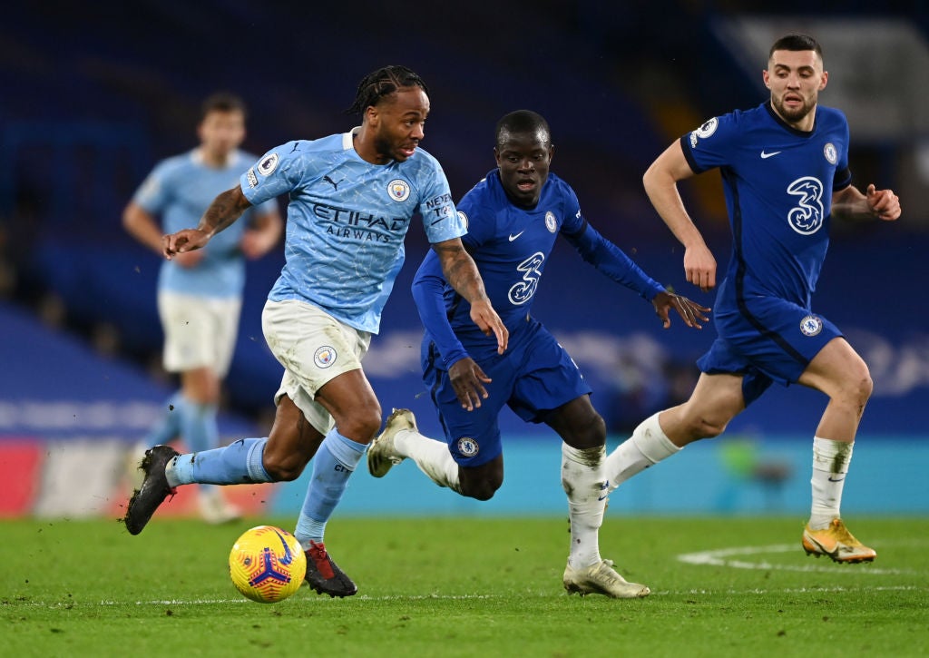 Raheem Sterling runs with the ball whilst under pressure from N’Golo Kante