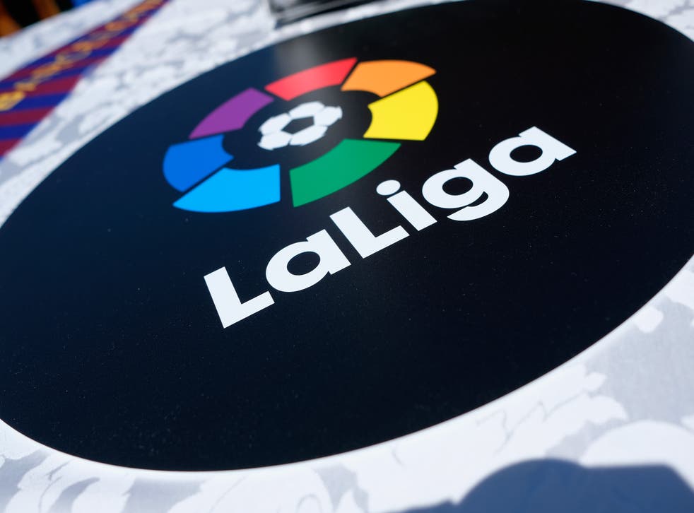 <p>NUEVA YORK, NY - 23 DE ABRIL: Una vista del logo de LaLiga en una fiesta en la azotea de El Clásico - Real Madrid CF vs FC Barcelona organizada por LaLiga en el 230 de la Quinta Avenida el 23 de abril de 2017 en la ciudad de Nueva York.</p>
