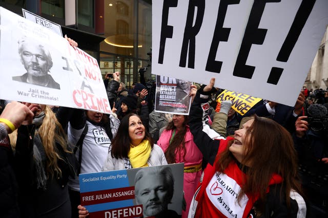 <p>People celebrate after a judge ruled that WikiLeaks founder Julian Assange should not be extradited to the United States, outside the Old Bailey in London, Britain, January 4, 2021. </p>