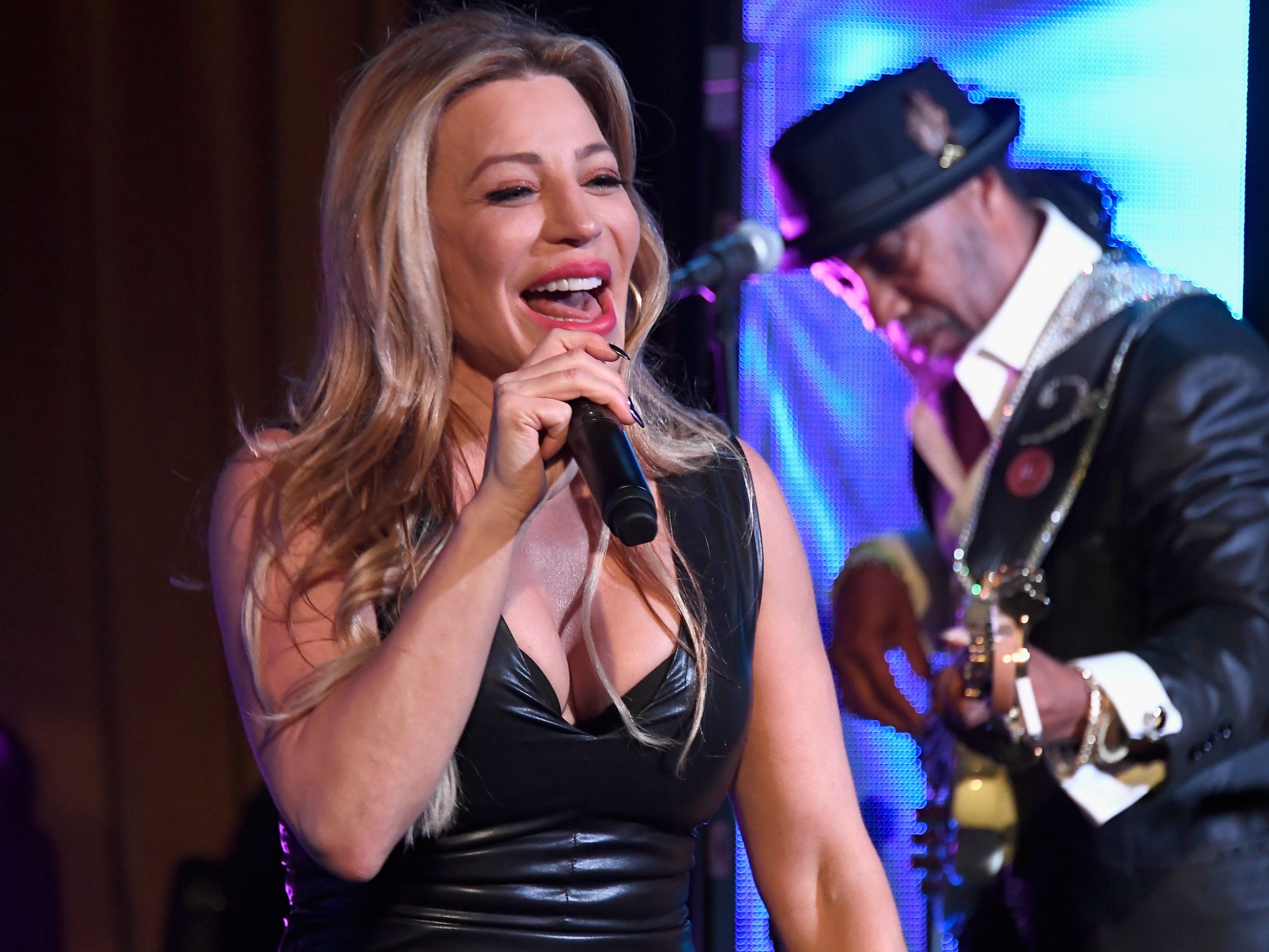 Taylor Dayne defends Mar-a-Lago New Year’s Eve performance