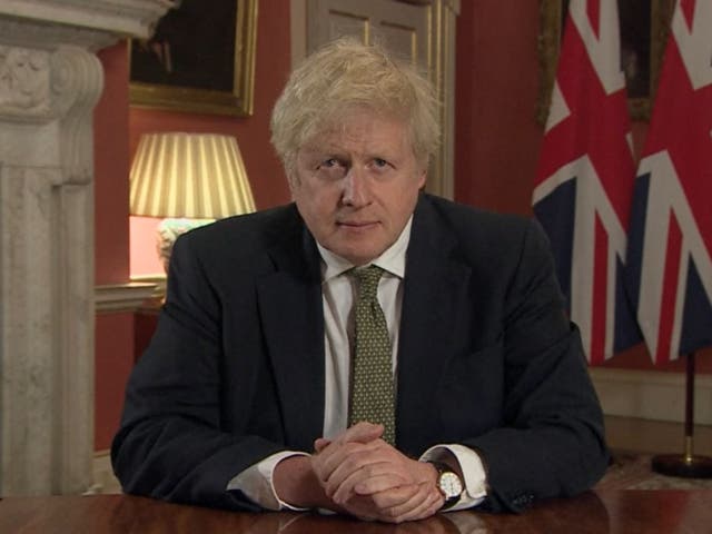 <p>Boris Johnson anunció las nuevas medidas en un mensaje televisivo</p>