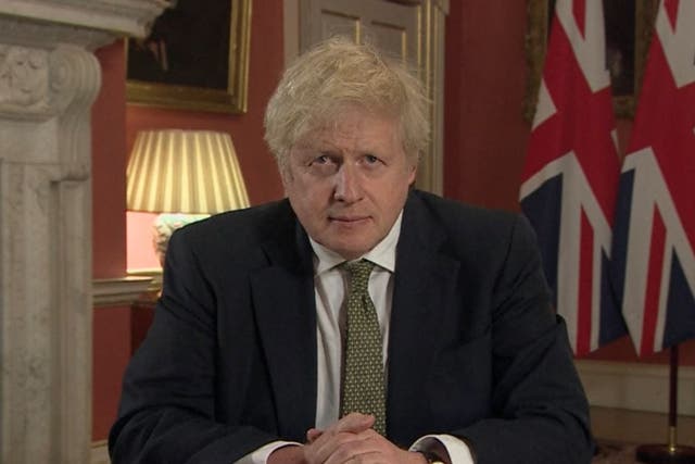 <p>Boris Johnson anunció las nuevas medidas en un mensaje televisivo</p>