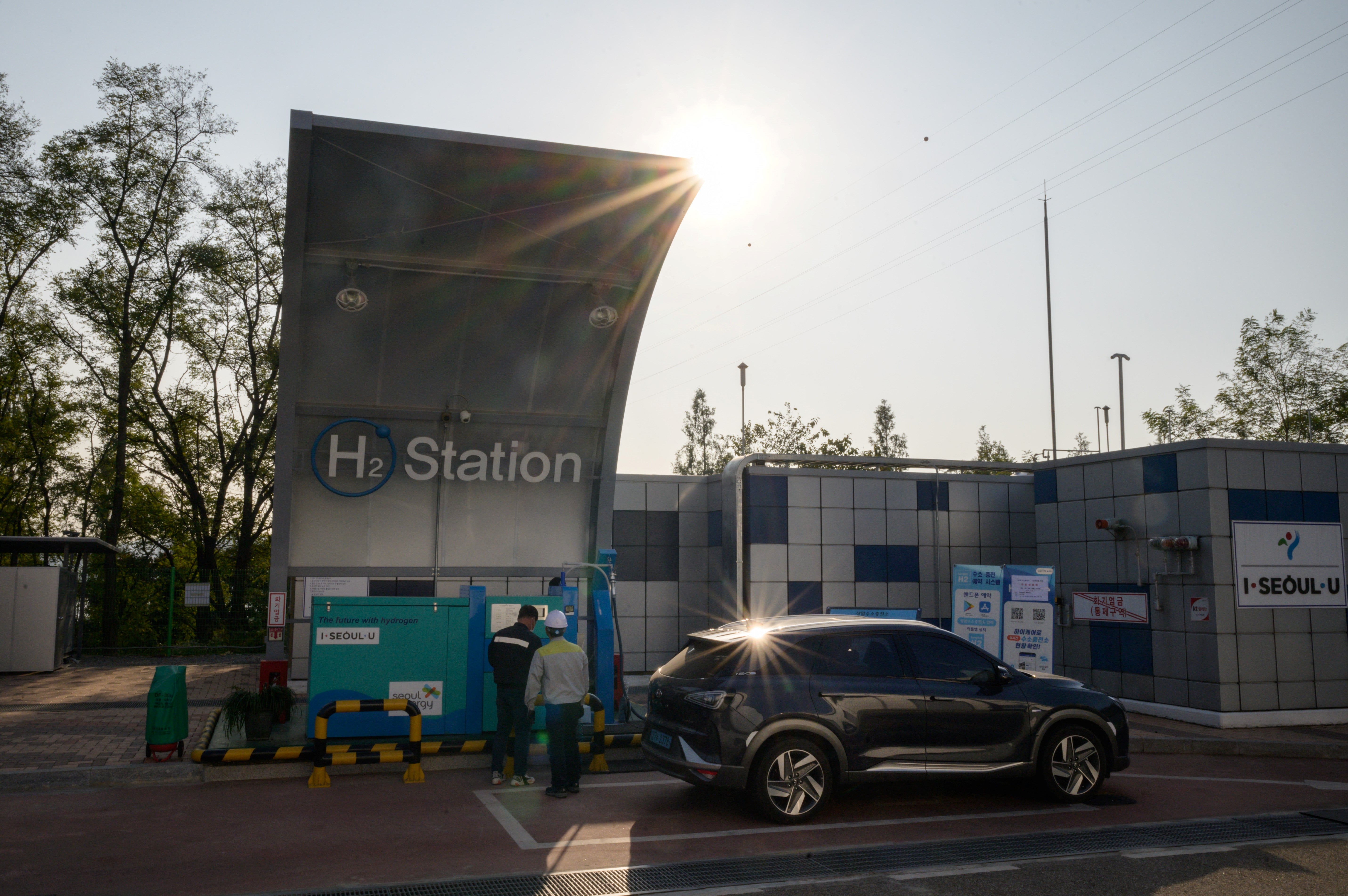 A fuel station for hydrogen-powered vehicles in Seoul