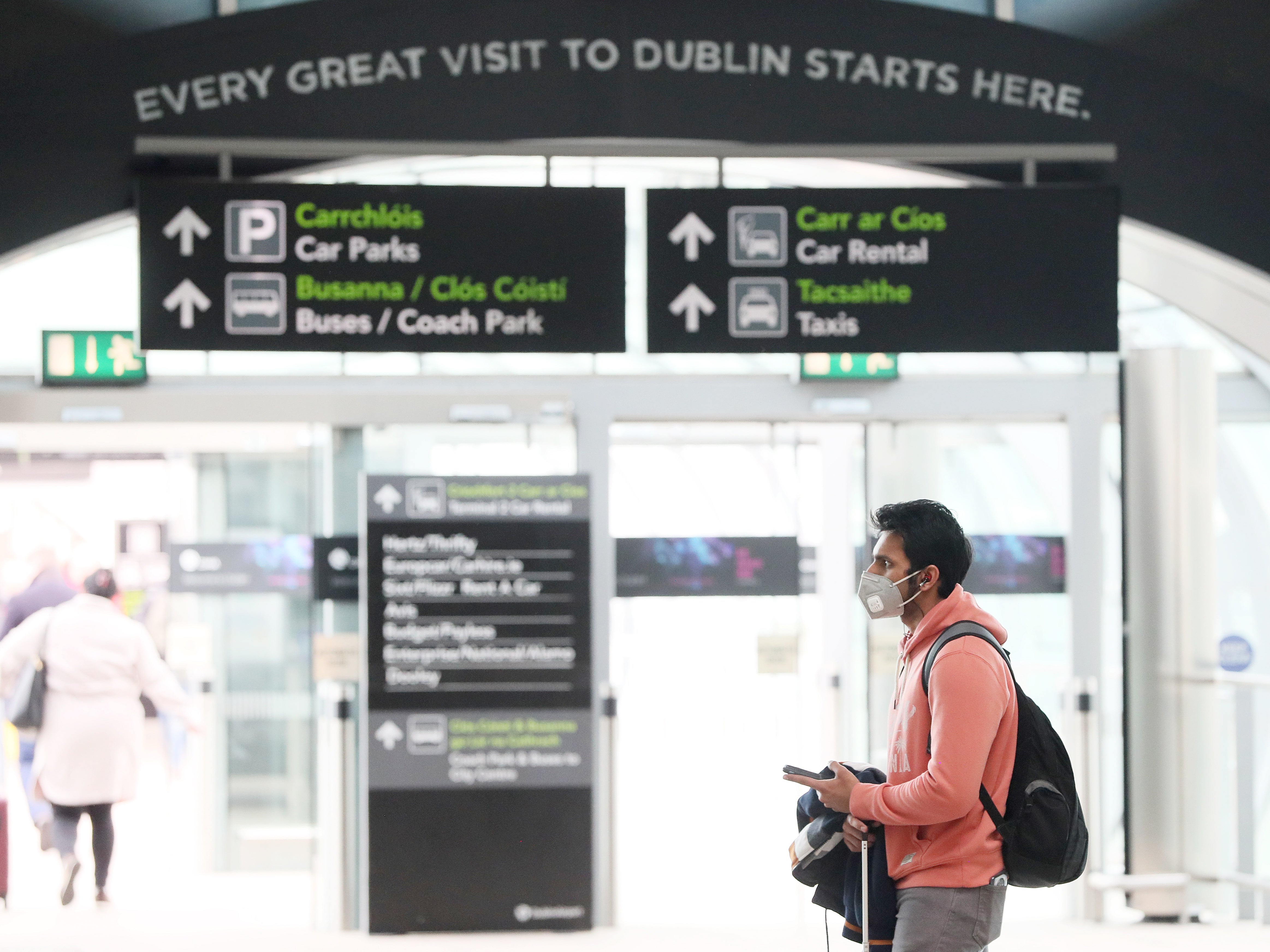 A traveller arriving in Ireland from Britain