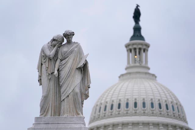 <p>En el Capitolio, el centro de todas las miradas será el vicepresidente Mike Pence, quien presidirá la sesión.</p>