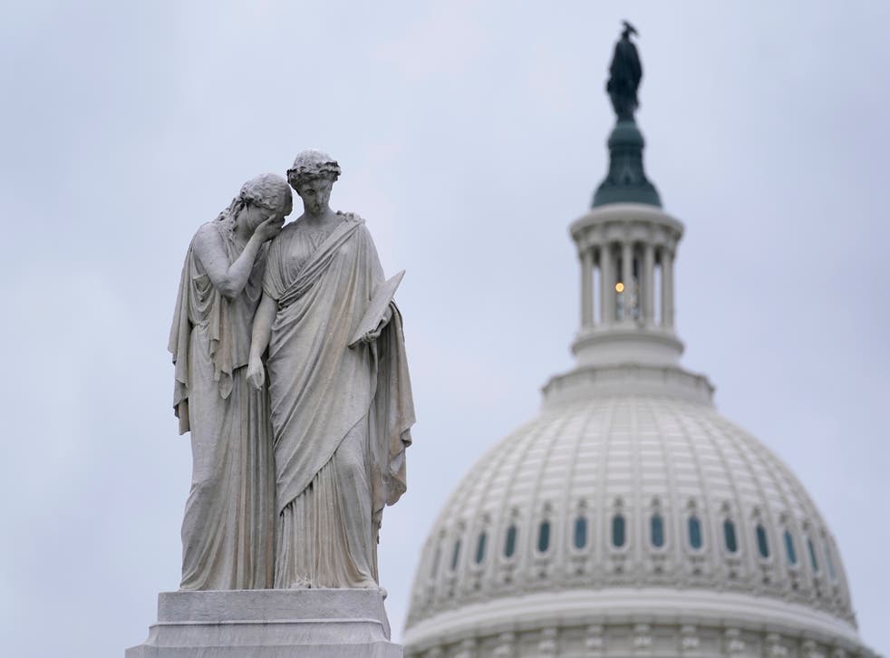 <p>En el Capitolio, el centro de todas las miradas será el vicepresidente Mike Pence, quien presidirá la sesión.</p>