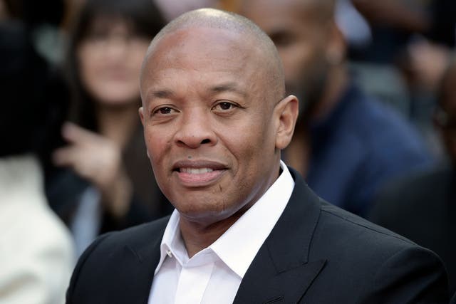 <p>ARCHIVO - Dr. Dre asiste a una ceremonia en honor a Quincy Jones el 27 de noviembre de 2018 en Los Ángeles. El rapero y productor dijo el mates 5 de enero del 2021 en redes sociales que estará "de vuelta en casa pronto" tras haber recibido tratamiento médico en un hospital de Los Ángeles por un reportado aneurisma cerebral.&nbsp;</p>