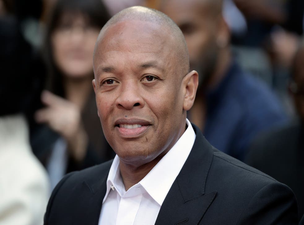 <p>ARCHIVO - Dr. Dre asiste a una ceremonia en honor a Quincy Jones el 27 de noviembre de 2018 en Los Ángeles. El rapero y productor dijo el mates 5 de enero del 2021 en redes sociales que estará "de vuelta en casa pronto" tras haber recibido tratamiento médico en un hospital de Los Ángeles por un reportado aneurisma cerebral. </p>