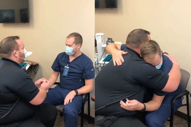 Paramedic proposes to nurse boyfriend while he is administering Covid vaccine 