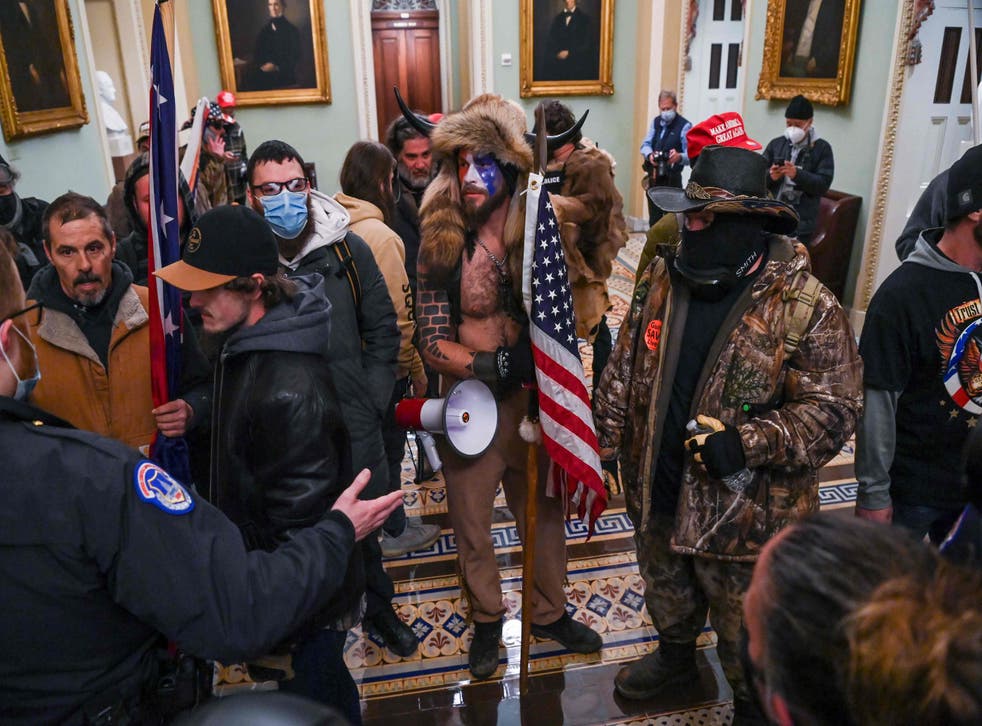<p>La sesión al interior del Congreso fue suspendida por los desmanes protagonizados por los simpatizantes de Trump</p>