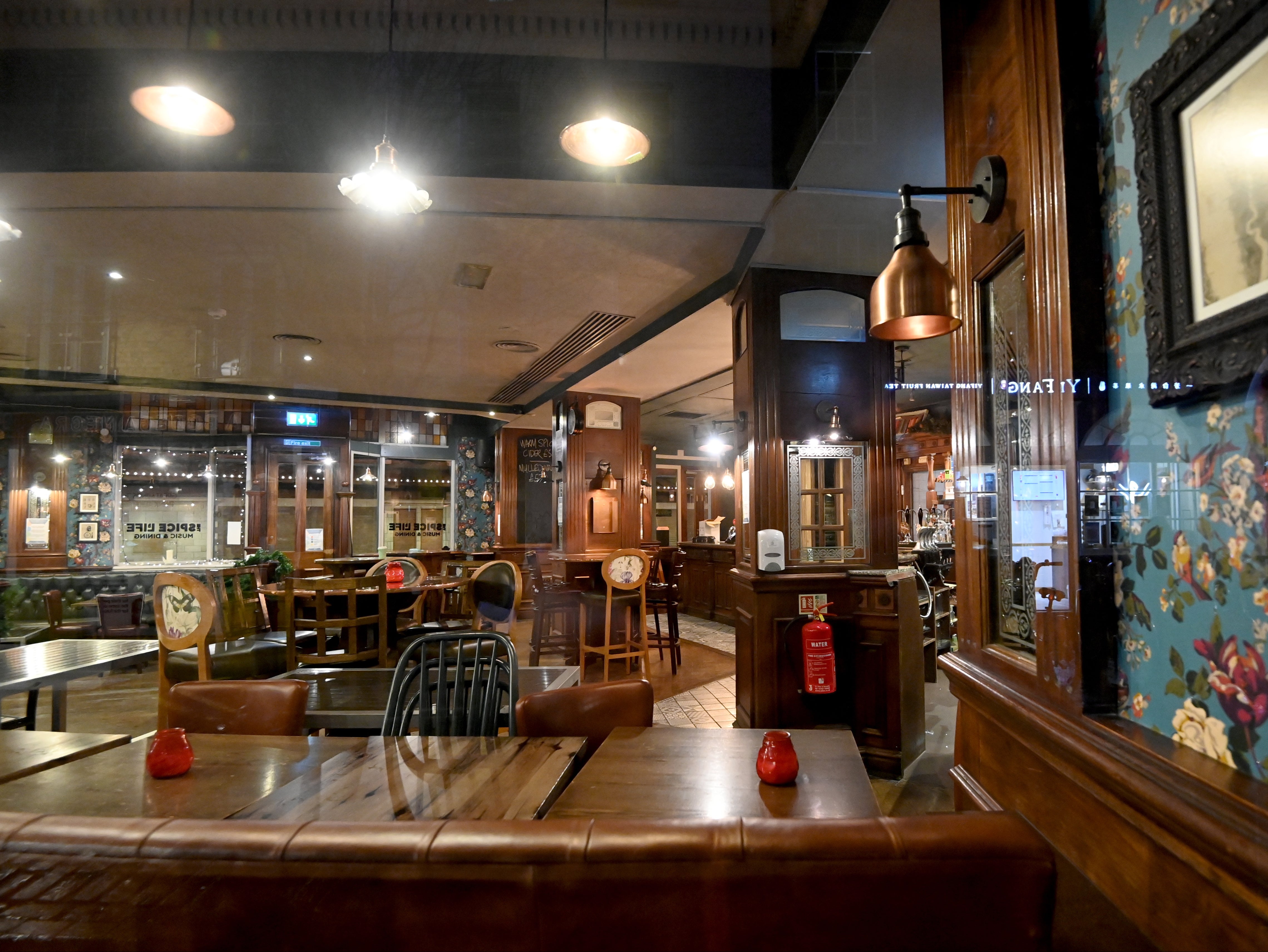 An empty pub after the announcement of more restrictions