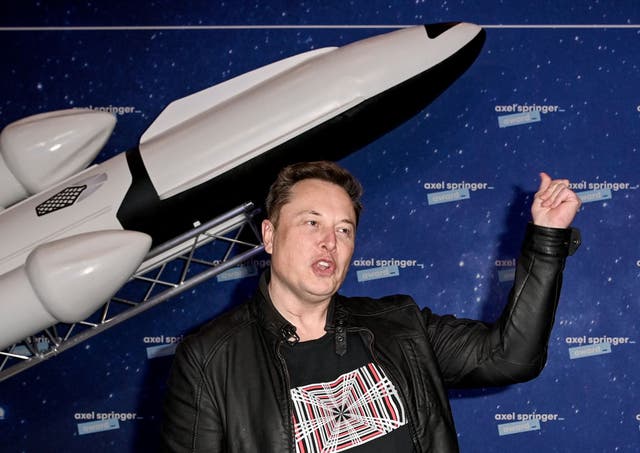 <p>El propietario de SpaceX y CEO de Tesla, Elon Musk, posa en la alfombra roja del Premio Axel Springer 2020 el 1 de diciembre de 2020 en Berlín, Alemania.</p>