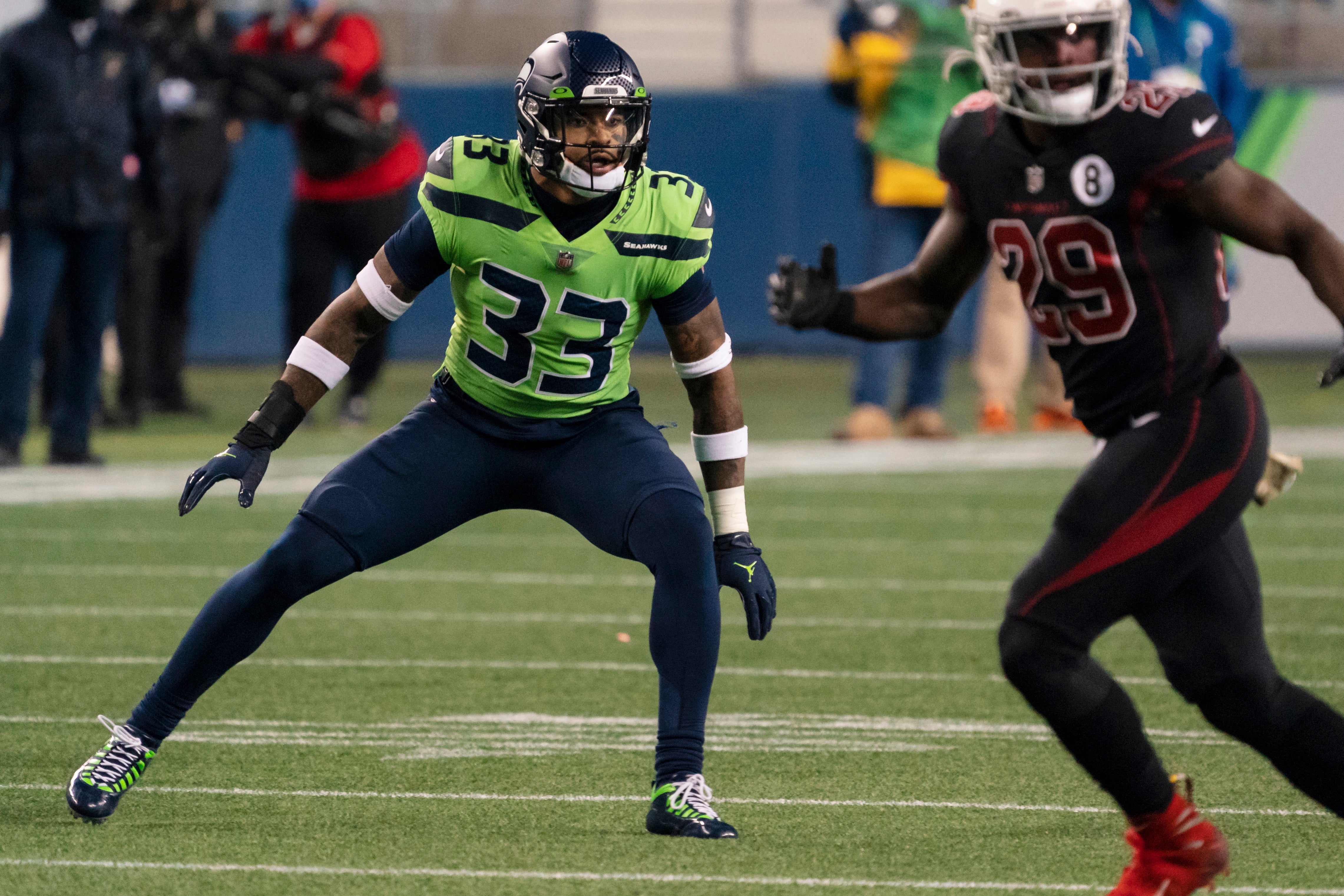 <p>ARCHIVO - En imagen de archivo del 19 de noviembre de 2020, el defensive back Jamal Adams, de los Seahawks de Seattle, sigue el desarrollo de una jugada ofensiva de los Cardinals de Arizona en duelo de la NFL en Seattle.</p>