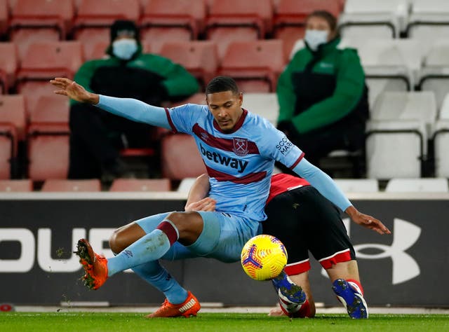 <p>Haller solo anotó 14 goles en año y medio con los Hammers</p>