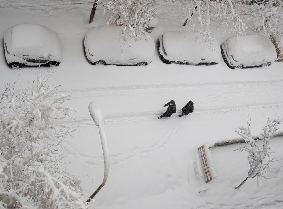 <p>Algunas zonas recibieron hasta 50 centímetros de nieve</p>