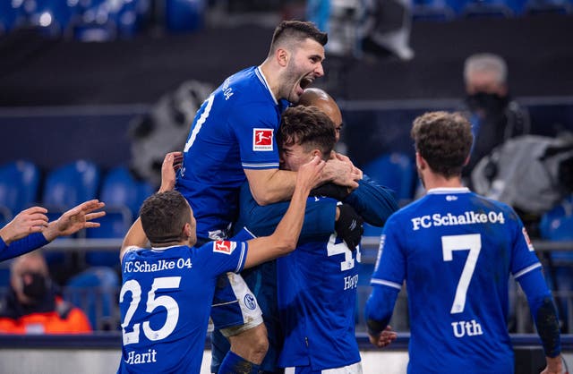 <p>Schalke sigue colero en la Bundesliga con siete puntos en 15 partidos después de su primera victoria</p>