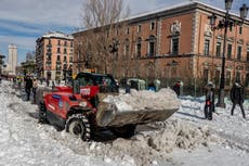 Snow, and now ice, disrupt Spaniards' lives, vaccine rollout