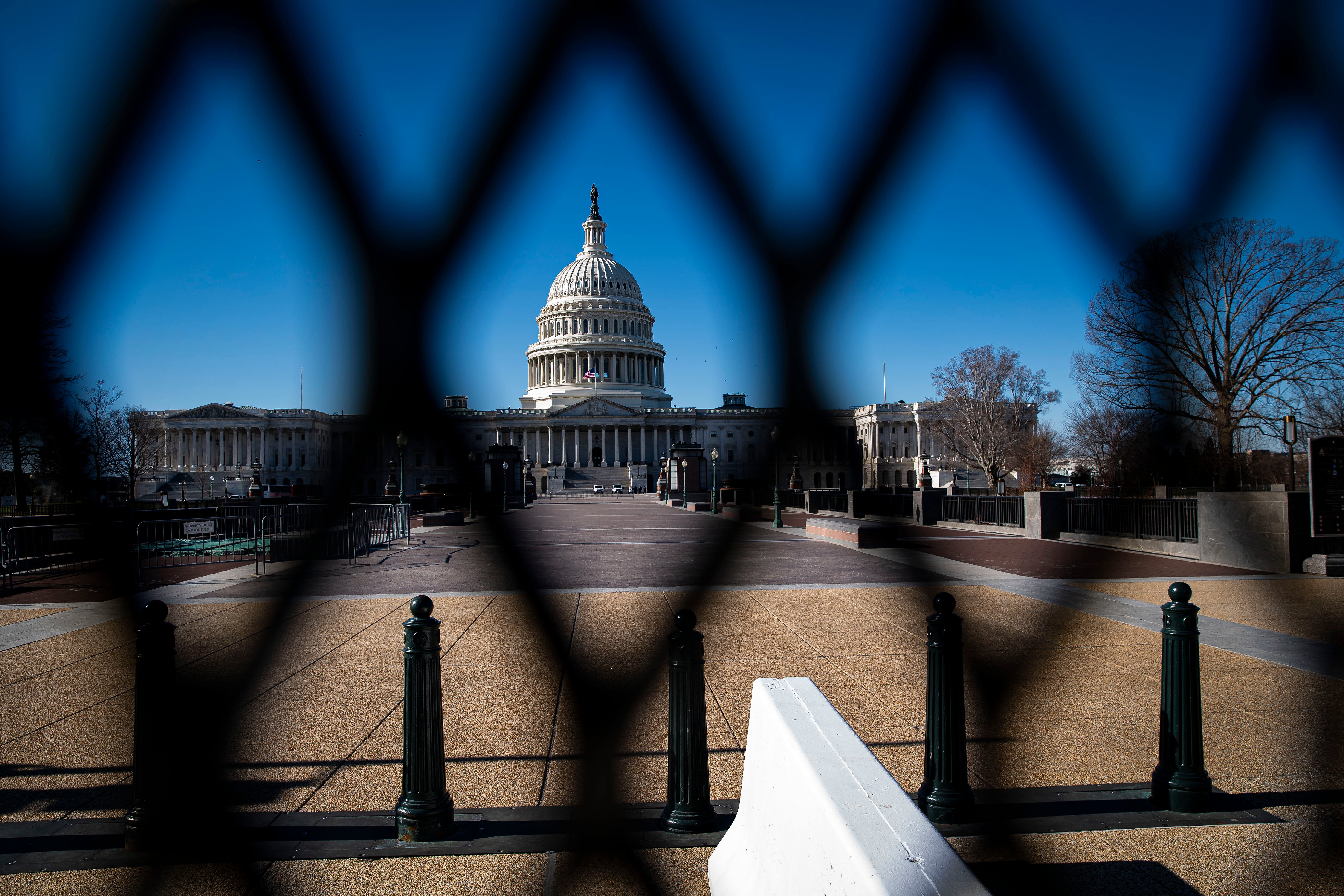 <p>Grupo armado planea “gran levantamiento” en D.C. si Trump es removido por la 25a enmienda: FBI</p>