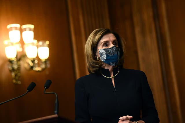 <p>Nancy Pelosi, ha propuesto penalizar a los miembros de la Cámara que eludan las nuevas protecciones de seguridad introducidas desde el asalto al Capitolio</p>