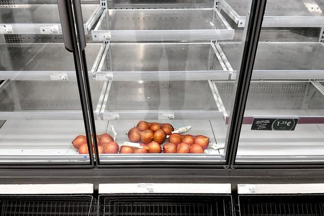 A few strings of onions are all that fills a chilled food section at Marks and Spencer on Boulevard Saint-Michel in Paris, 14 January, 2021