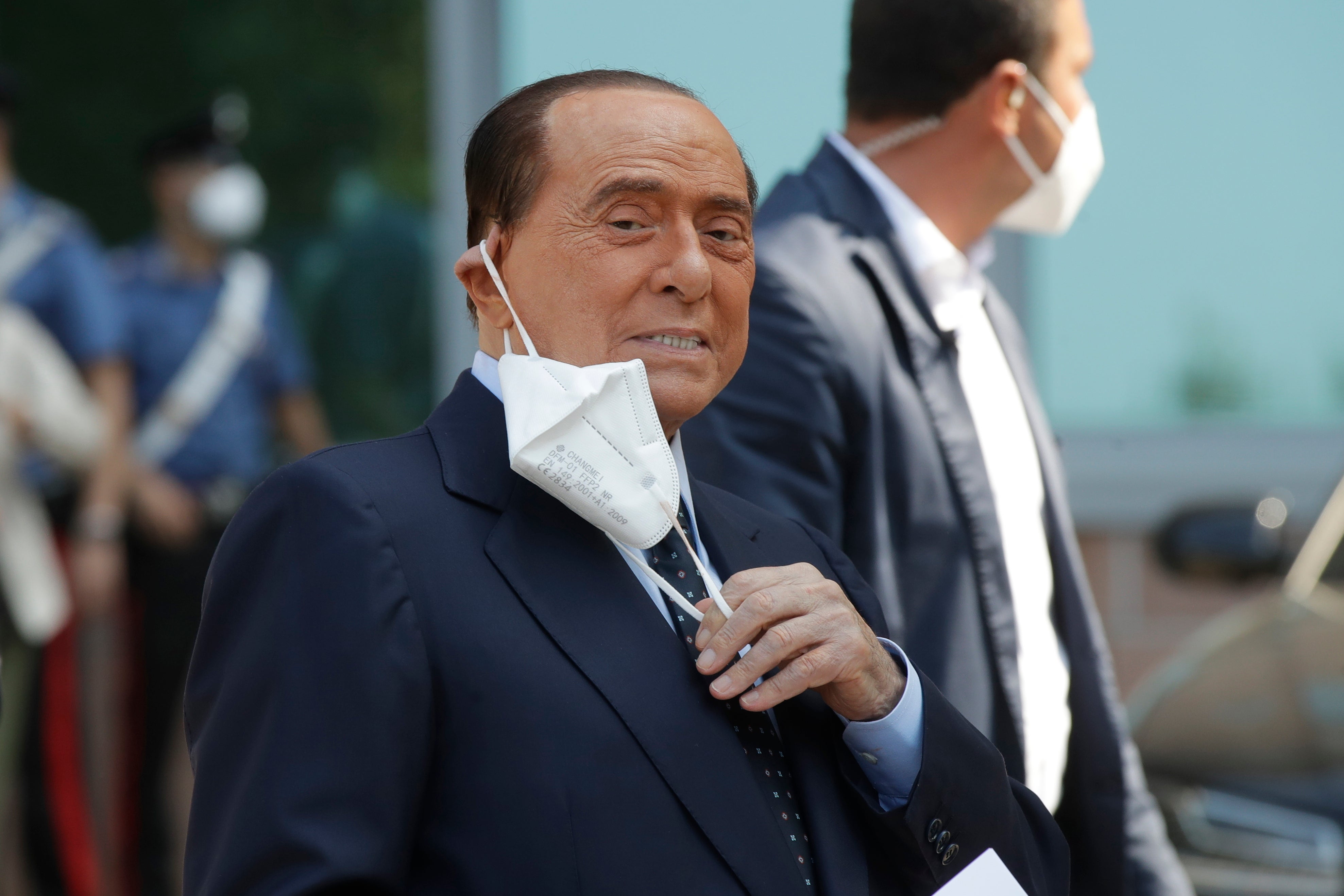 <p>Berlusconi estuvo hospitalizado por COVID-19 durante aproximadamente 10 días en septiembre</p>